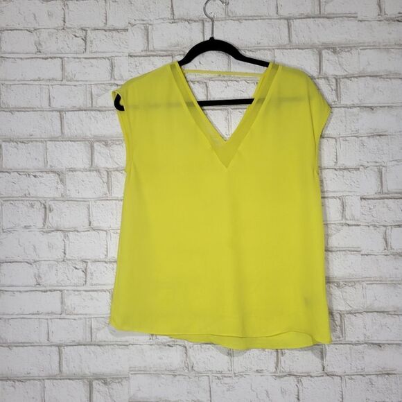 Express yellow v-neck flowy tank - Picture 4 of 14